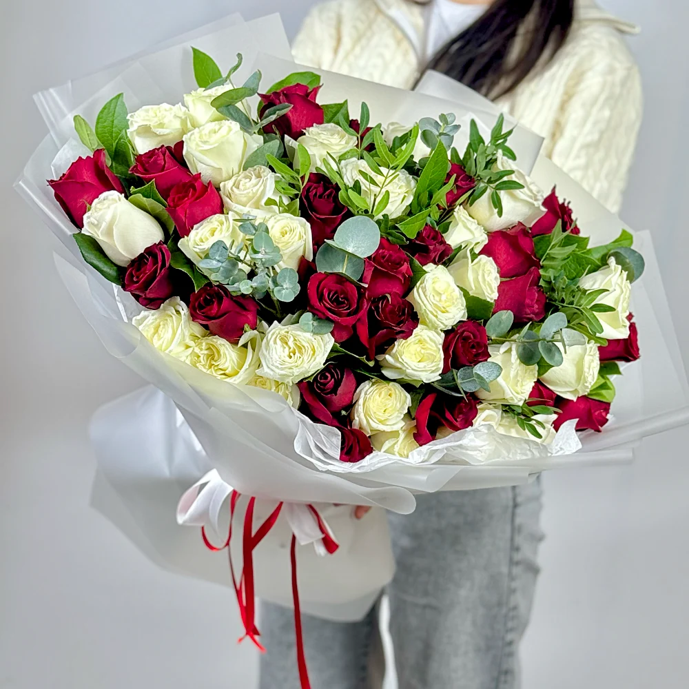 101 красная и белая роза