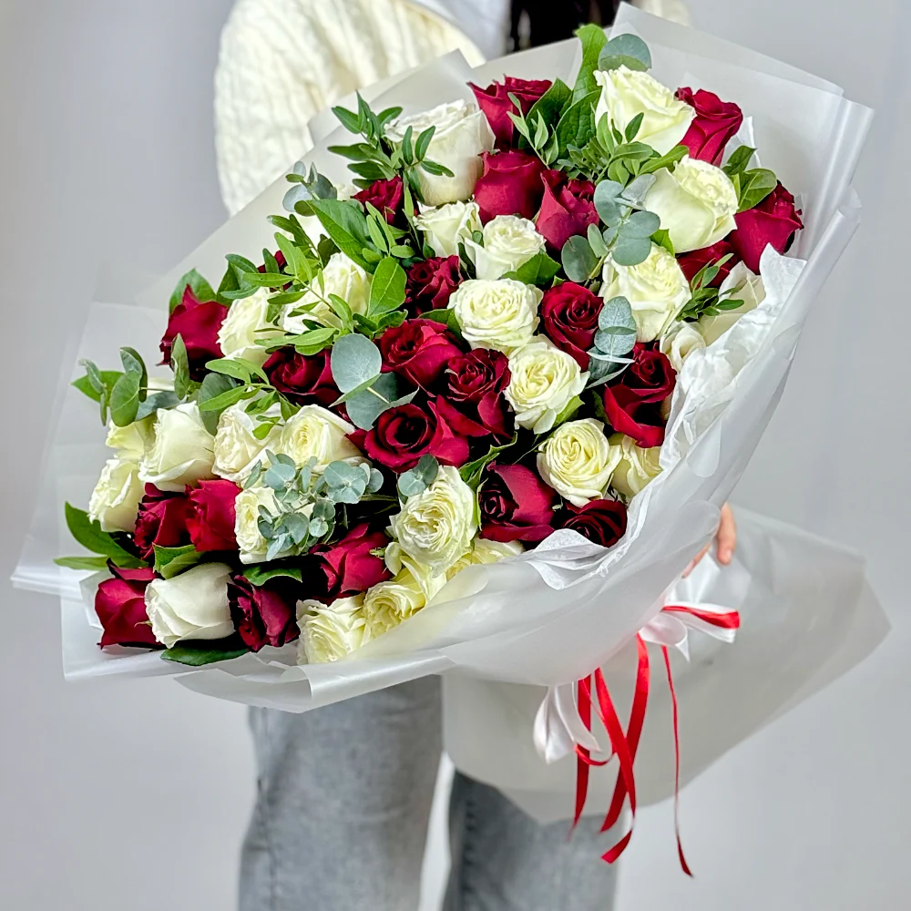 101 красная и белая роза